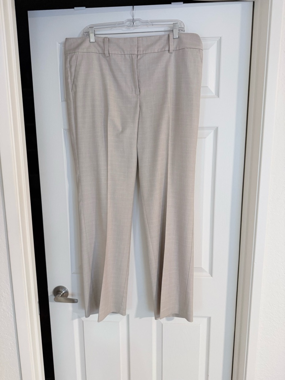 Ann Taylor Women's Light Beige and Grey Plaid pattern trousers. Curvy fit.